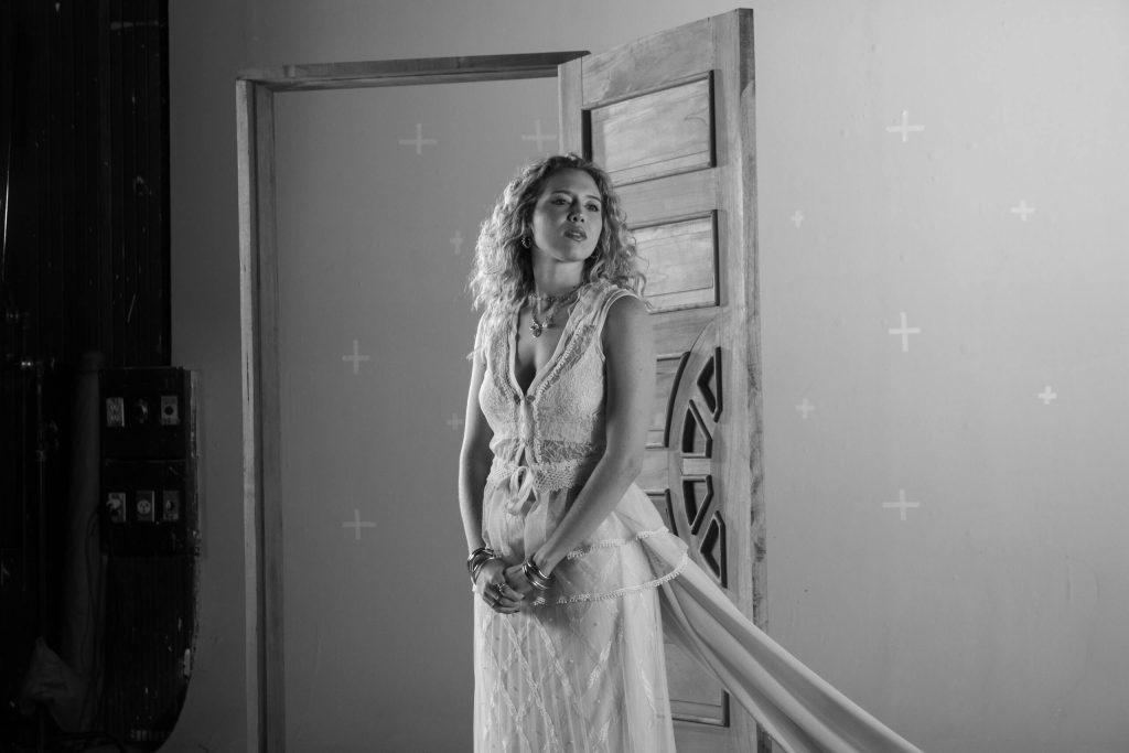 Tere lanza su quinto sencillo “Between four walls”, un tema de pop con raíces andinas