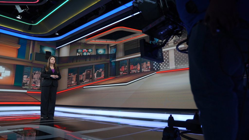 teleSUR moderniza su estudio principal con tecnología de producción virtual