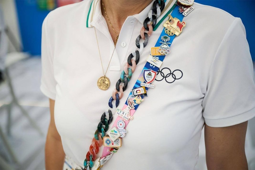 Cómo los pins olímpicos narran la apertura global y refuerzan la estrategia de marca rumbo a Milano Cortina 2026