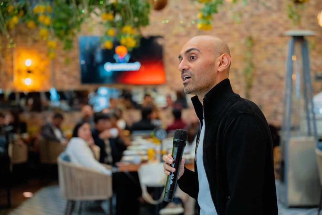 La inteligencia artificial redefine el marketing y obliga a las marcas a competir dentro de las respuestas, advierte Neil Patel