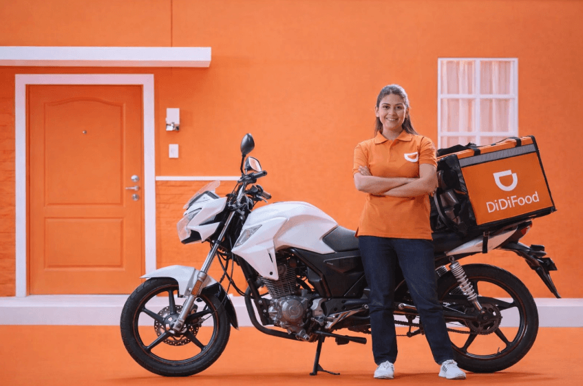 Más mujeres en Costa Rica encuentran oportunidades económicas a través de plataformas digitales de movilidad y entrega