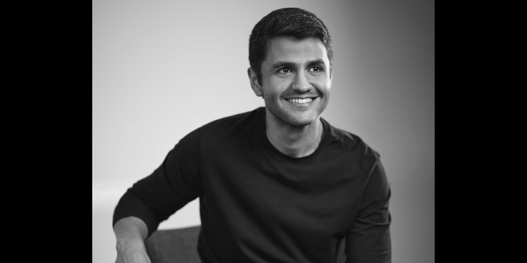 Autor venezolano lanza “Here, Now, I” y desafía el modelo tradicional de autoayuda