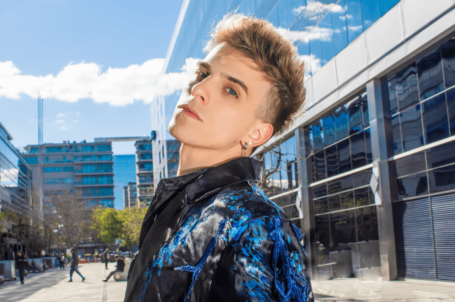 Luka protagoniza una producción de moda con diseño de Panni Margot en Puerto Madero