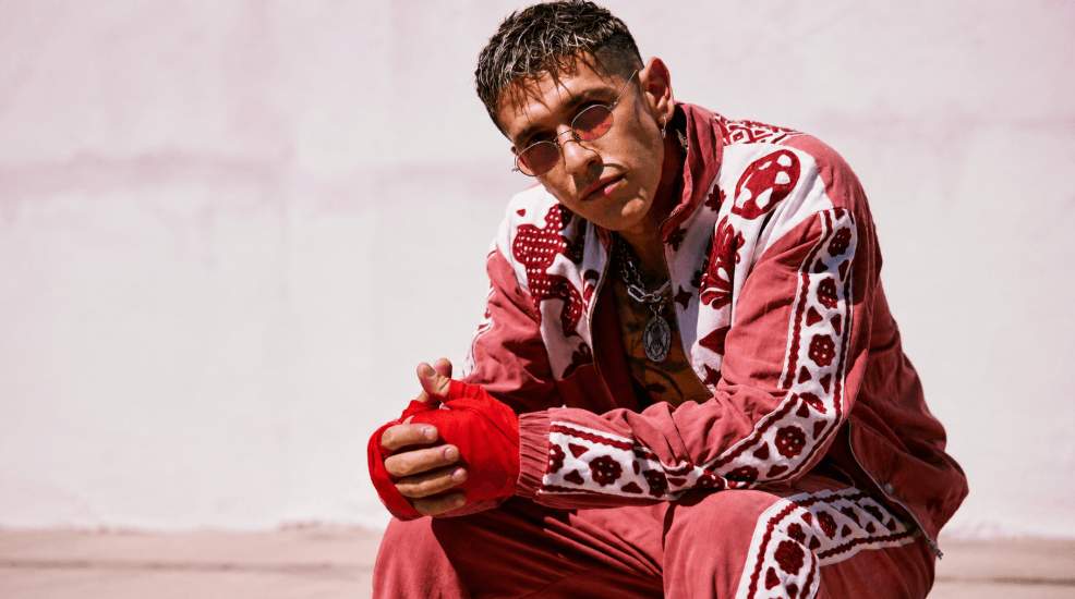 Lenny Tavárez transforma la nostalgia en reggaetón con su nuevo sencillo “Mi Gallery”